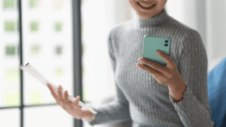 zdezorientowana osoba zastanawia się czy można cofnąć blika